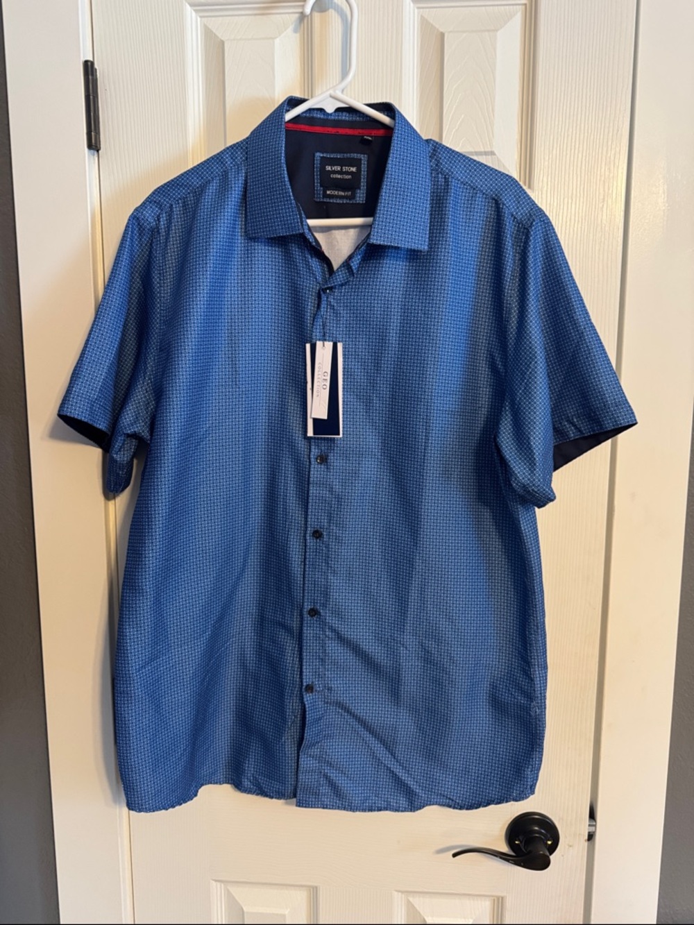 Men’s Silverstone brand short sleeved dress shirt size XXL. new tags attached.